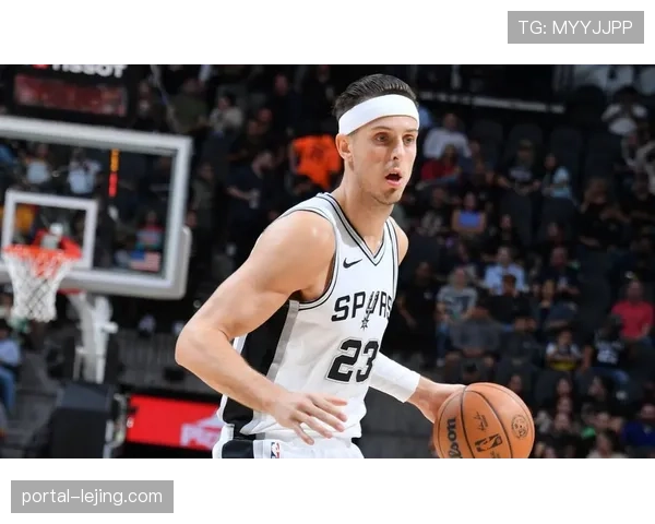 马刺赛季后半段33战30胜，团队传导球体系创造大量空位机会